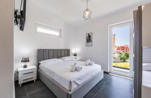 Durres Hotel | Crystal Beach Rooms by PS