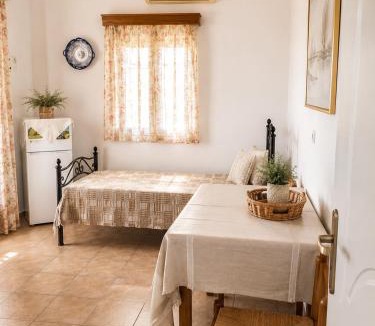 Psathi Apartment | Crystal Kimolos