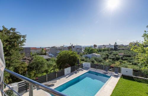 Daratsos Villa | Crystal Waves lux villa-Homeleader