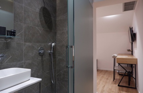Blloku Hotel | D rooms City-center Tirana