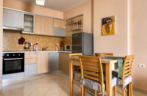 Pogradec Apartment | Dahlila`s Lake View Home