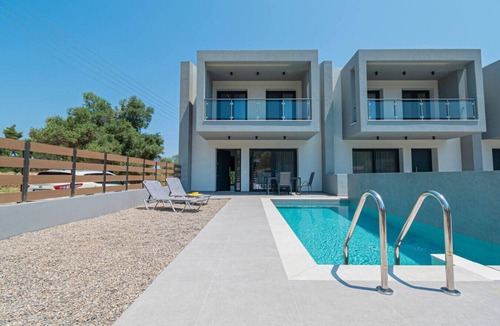 Polichrono Apartment | DaMa Maisonettes by RentalsPro-Polychrono
