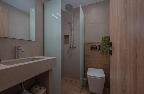 Flogita Apartment | Danae Luxurious Residences- 4 min walk from beach