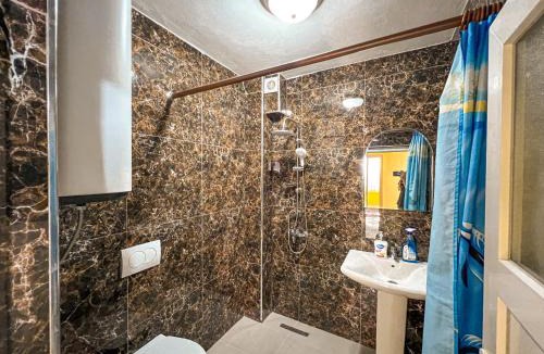 Bajram Curri Apartment | Dani Apartments Albanian Alps