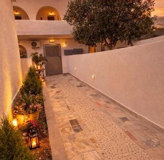 Karterados Hotel | Dauti Central Suites