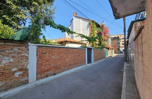 Tirana House | Delightful 4-bedroom house with AC in vibrant Tiranë