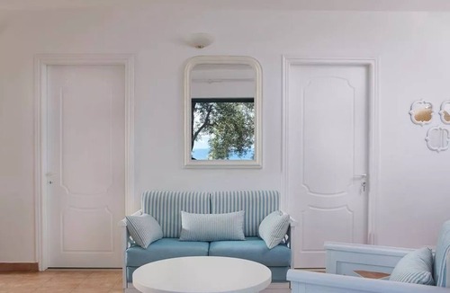 Ieromonachos House | Deluxe 2 Bedroom Residence with Sea View