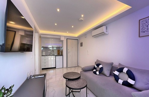 Katerini Apartment | Deluxe One-Bedroom Suite No. 4 (Ground Floor)