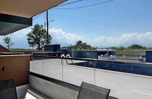 Katerini Apartment | Deluxe One-Bedroom Suite No. 4 (Ground Floor)