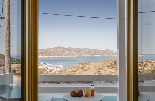 Psathi House | Deluxe Suite with Shared Pool and Seaview