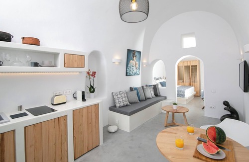 Pyrgos Villa | Demeter Cave House Luxury Adults-Only Cave House