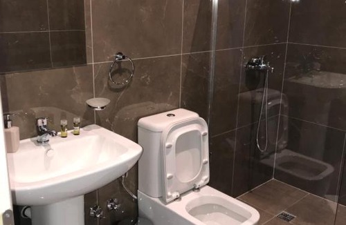 Qender Hotel | Deni's Hotel