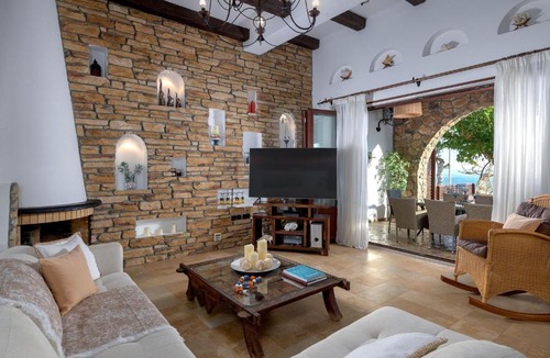 Haraki House | Detached Villa with Seaview in Charaki