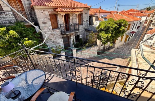 Lesbos House | Diamanti Stone House