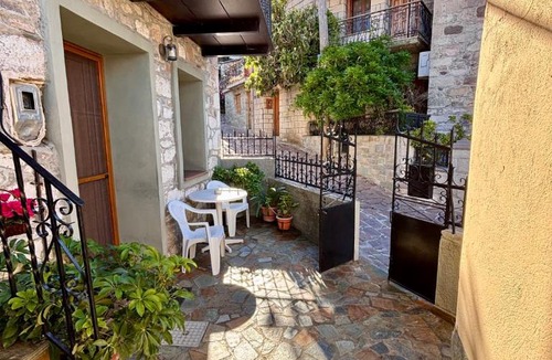 Lesbos House | Diamanti Stone House