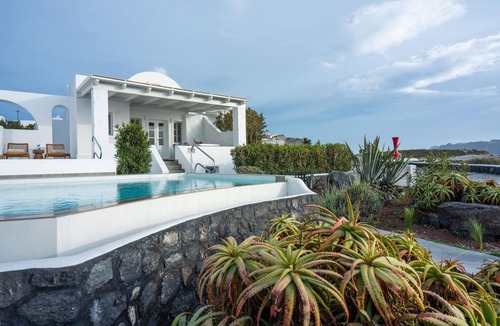 Amoudi Bay Villa | DIAMOND 4BD Villa Pool & HotTub Sea/Sunset View
