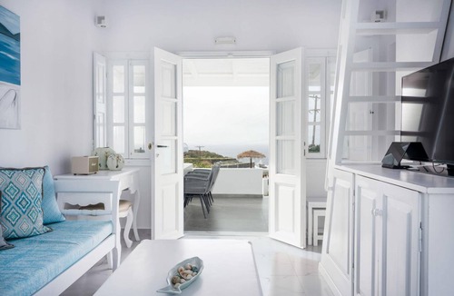 Amoudi Bay Villa | DIAMOND 4BD Villa Pool & HotTub Sea/Sunset View