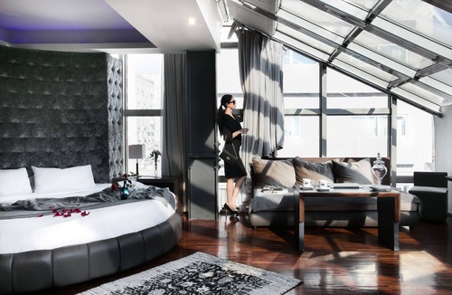 Ladadika Hotel | Diamond Suites