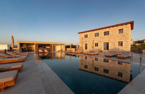 Petrokefalion Apartment | Dianeira Luxury Suites with Shared Pool near Matala