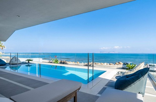 Gournai House | Dias Blaue Villa by Interhome