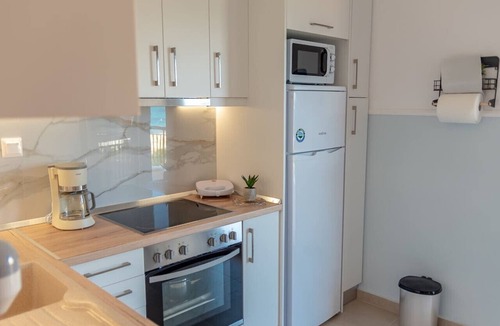 Nea Moudania Apartment | Dimi Seafront Αpartment by Rentals Pro