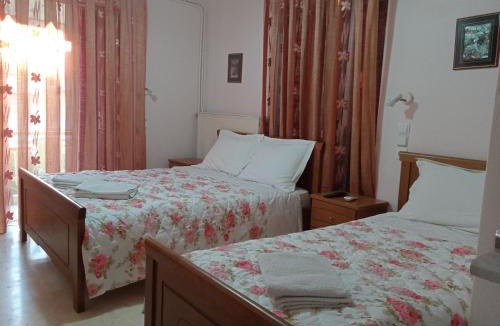 Kamena Vourla House | Dimitra Pentaliou Rooms
