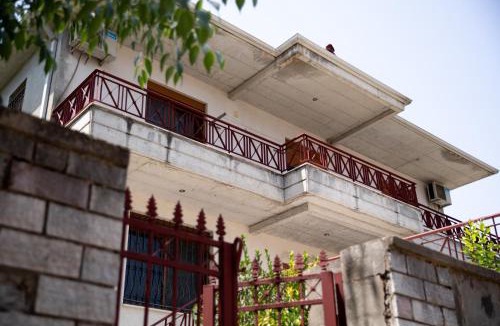 Gjirokaster Villa | Doel's Villa - Spacious Private House with Garden & Views in Gjirokastër