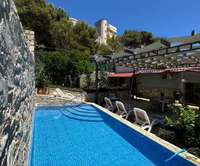 Qafe e Gjashtes Villa | Dolce Vita Villa