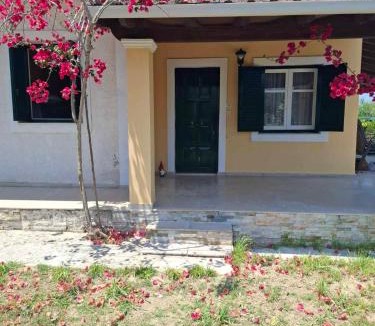 Lefkimmi Villa | Dollys Charming Seaside House