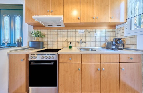 Katsimatika Apartment | Dolphin Villa 1 Studio Apartment with Sea View, Wi-Fi and Air Conditioning