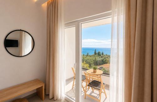 Dhermi Cabin | Domi Drymades