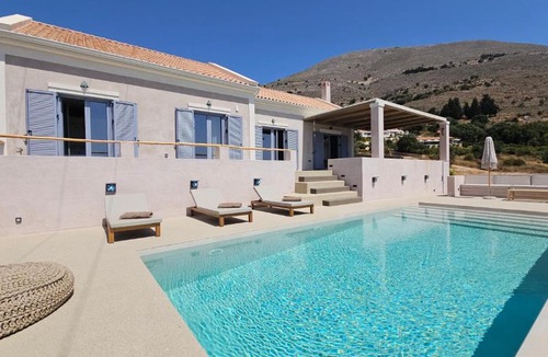 Agia Efimia Villa | Doto Villa with private pool