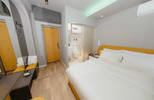 Blloku Hotel | Double Room at The Bubbles Jacuzzi Rooms