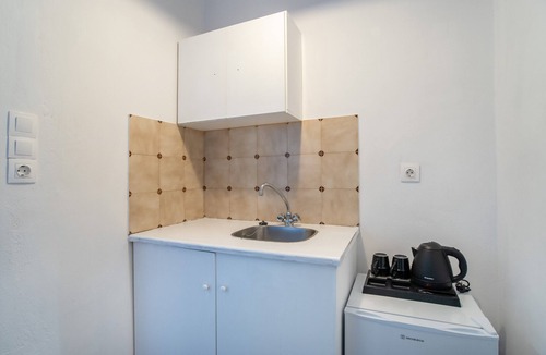 Perissa Apartment | Double Room with View 9 – Sea View, Balcony, and Air Conditioning