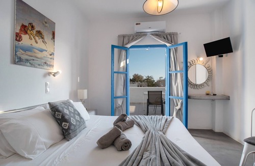 Perissa Apartment | Double Room with View 9 – Sea View, Balcony, and Air Conditioning
