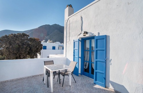 Perissa Apartment | Double Room with View 9 – Sea View, Balcony, and Air Conditioning
