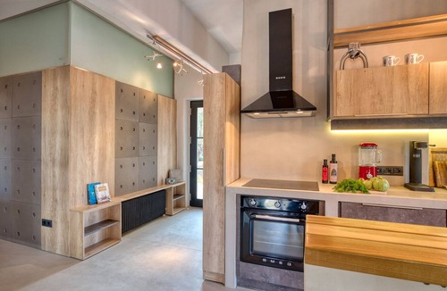 Paros Villa | Dream 4-bedroom villa in Paros with beach access + jacuzzi & huge outdoor area