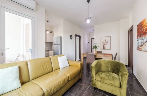 Ishem Apartment | Dream by the Sea Apartment by PikHost