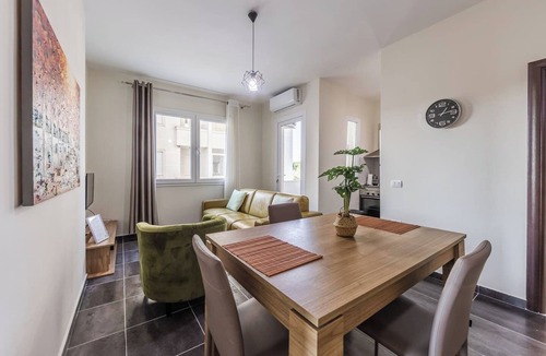 Ishem Apartment | Dream by the Sea Apartment by PikHost