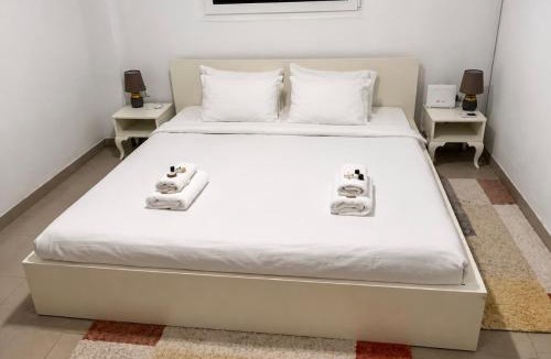 Palaio Faliro Apartment | Dreamy Cove, Artistic Hideaway near Floisvos 1BD