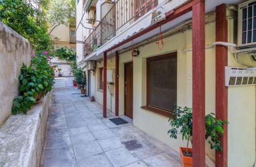 Palaio Faliro Apartment | Dreamy Cove, Artistic Hideaway near Floisvos 1BD