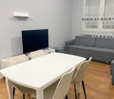 Mbrostar-Urë Apartment | DRITA 2 Cozy Modern Apartment Fier