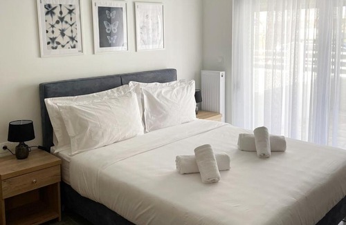 Perea Apartment | Eantos Studios and Suites