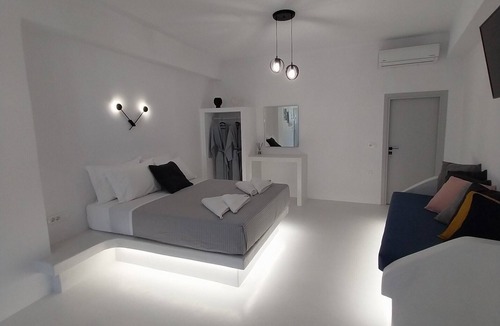 Perissa Hotel | East Wind Perissa