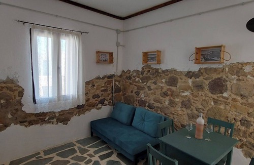 Kardamena House | Efi Studios Old Stone Barn House | Walk to Beach | 1-4 Guests