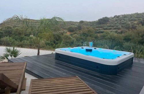 Platanias Apartment | Ek Ornelakis, Luxury Country House with Jacuzzi