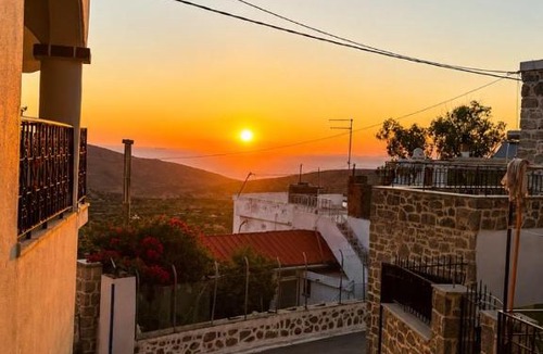 Mastichochoria Apartment | Elata Stone Retreat Traditional Village House