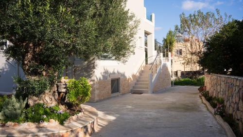 Kamisiana Apartment | Elaya Experience