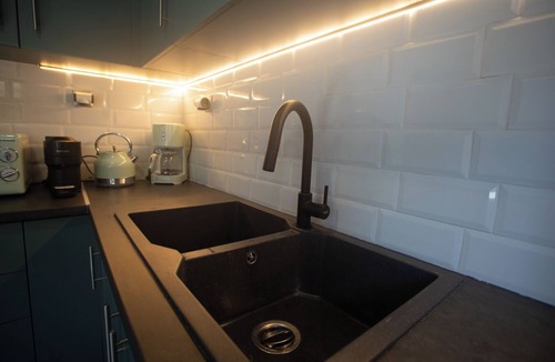 Mousio Apartment | Elegant Apartment Downtown Athens II