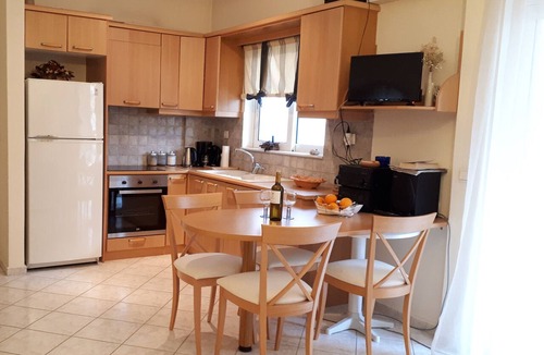 Nea Chora Apartment | Elegant APT with amazing SEAVIEWS, by sandy beach & Chania old town and center